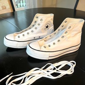 Women’s Converse Chunk all white